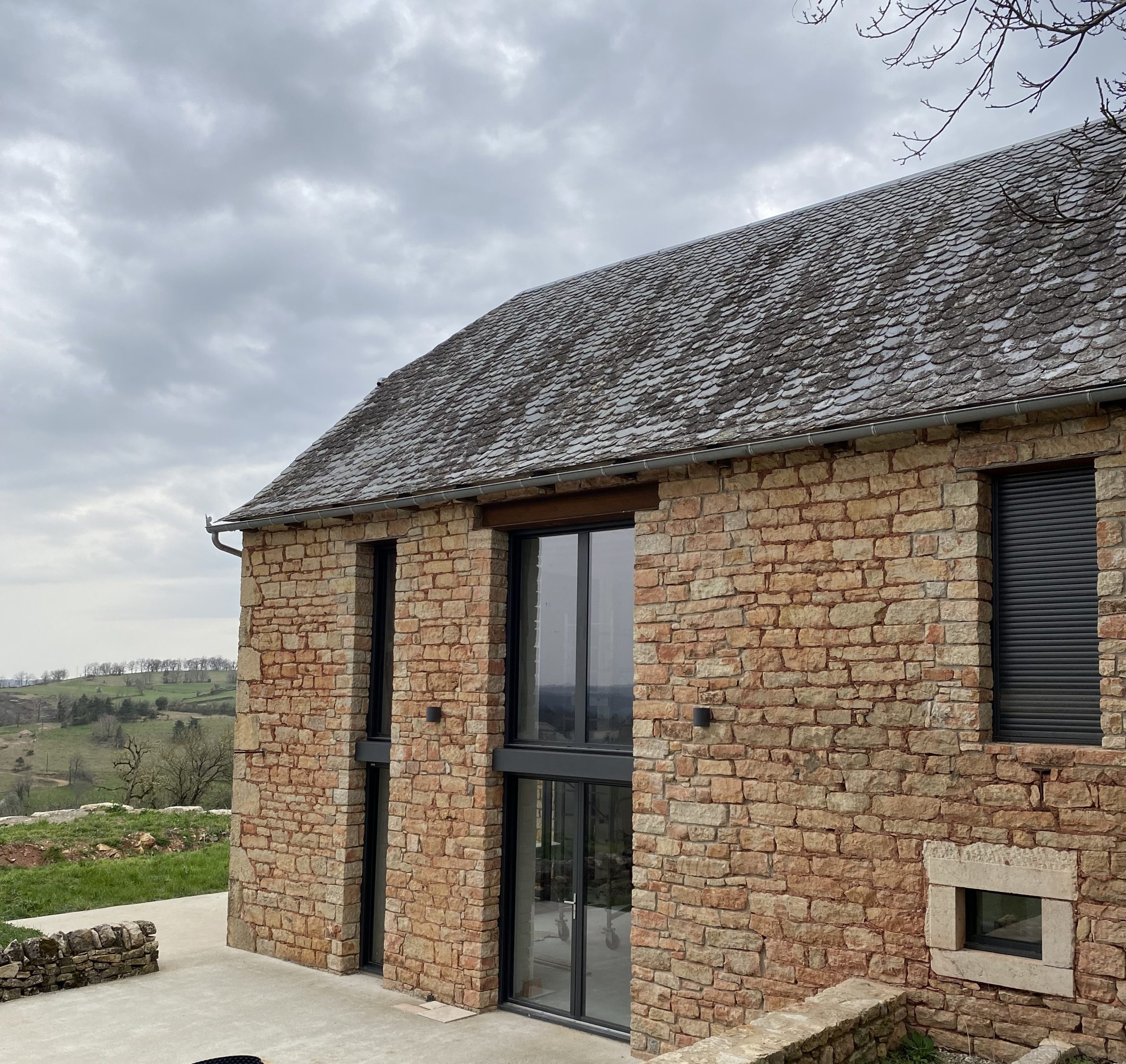 Rénovation d'une grange en Aveyron réalisée par Ferrie Maçonnerie